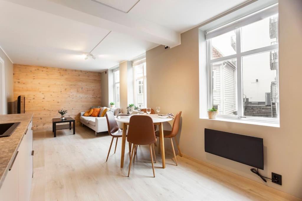 New! Modern Apartment In Historic Area Of Bergen! Eksteriør bilde