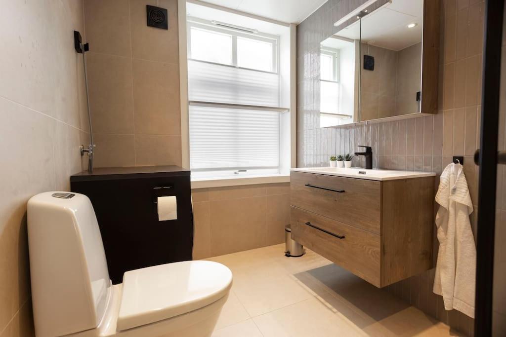 New! Modern Apartment In Historic Area Of Bergen! Eksteriør bilde