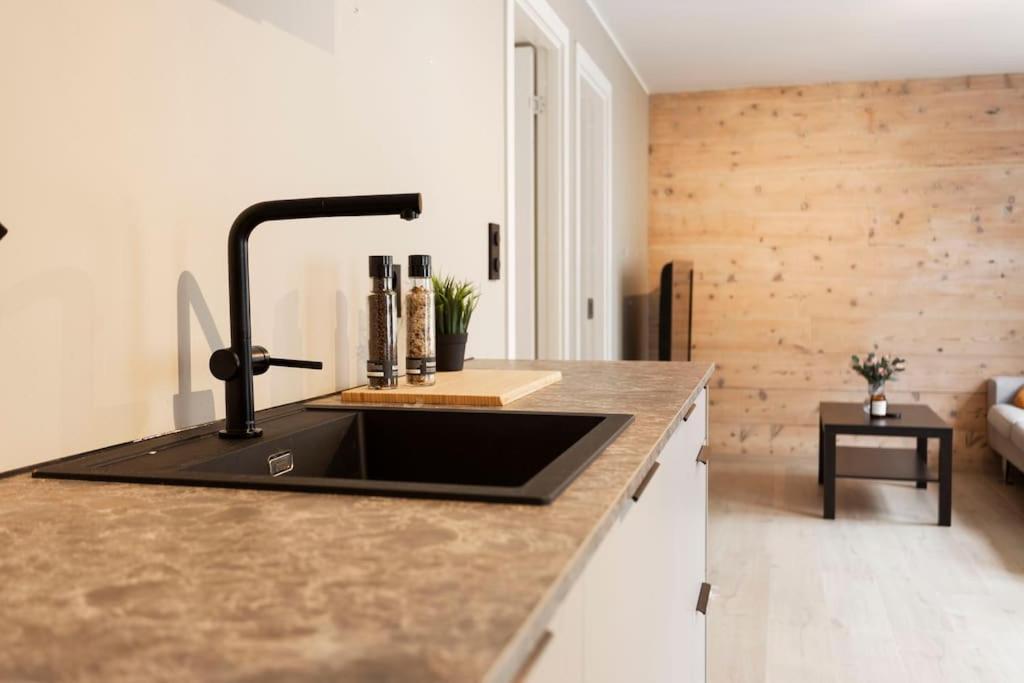 New! Modern Apartment In Historic Area Of Bergen! Eksteriør bilde